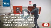 Quali dispositivi sono necessari per l'addestramento delle squadre antincendio durante i corsi?