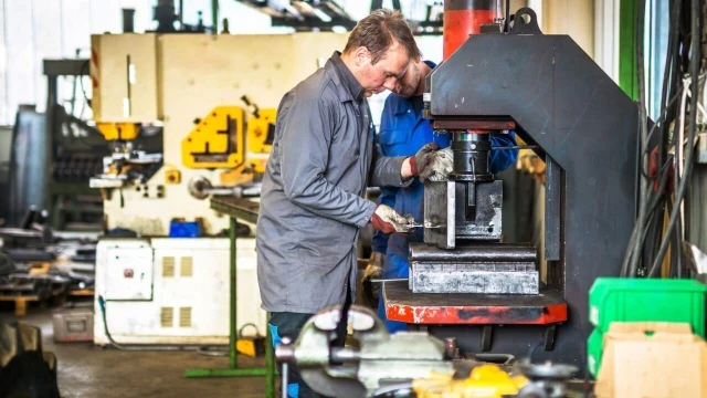Corsi sicurezza lavoratori settore riparazione manutenzione macchinari prodotti metallo
