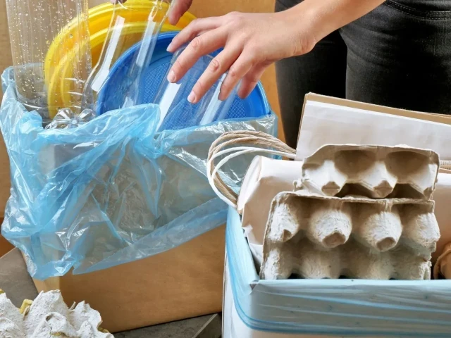 raccolta-differenziata-rifiuti-urbani-plastica-carta-cartone